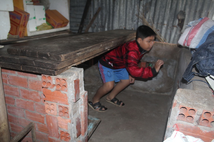 Người dân Cà Mau xuống ghe di tản trước giờ bão Tembin đổ bộ